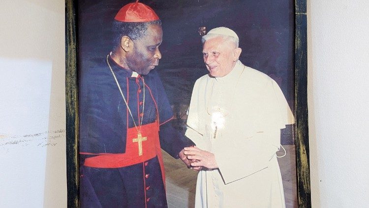 Le Cardinal Gantin avec le Pape Beno&icirc;t XVI