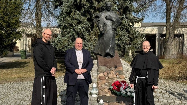 Визита на монсеньор Станев в Полша