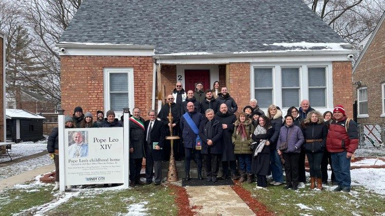 La delegazione di Cascia a Dolton, davanti alla casa natale di Leone XIV