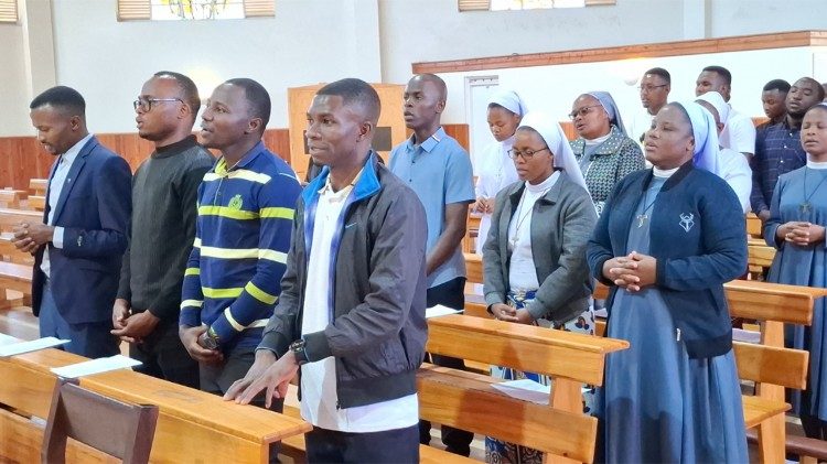 Misa kwa ajili ya wanafunzi Watanzania nchini Kenya wakimshukuru Mungu kuhitimisha masomo yao