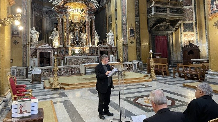 Padre Armand Puig i Tàrrech, presidente di AVEPRO durante l'incontro