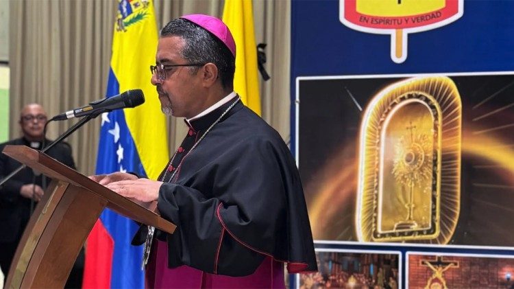 Monseñor Lisandro Rivas, Obispo de San Cristóbal en el II Congreso Eucarístico Diocesano. Táchira – Venezuela.  