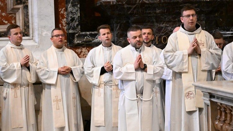 Dzisiejszą Mszę św. koncelebrowało ok. 50 kapłan&oacute;w (fot. ks. Marek Weresa)