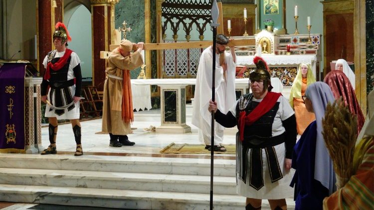 Wyzwaniem było wystawienie Drogi krzyżowej w jęz. włoskim