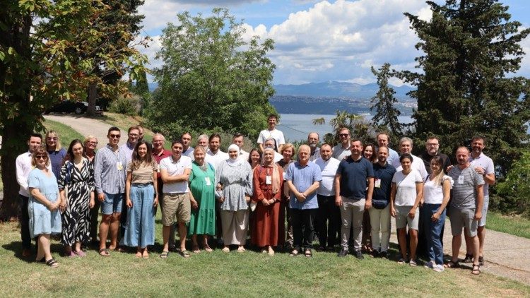 Удзельнікі тэалагічнай сустрэчы 2025 года