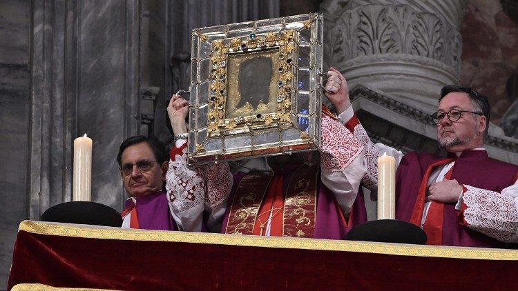 Die Zeigung des Schweißtuchs im Vatikan
