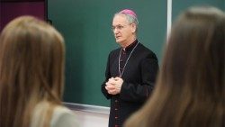 Nadbiskup Dražen Kutleša u Nadbiskupskoj klasičnoj gimnaziji (Foto: TUZGN)