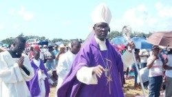 Mgr Eusebius Chinekezi célèbre la messe lors du pèlerinage diocésain, le samedi 21 mars. 