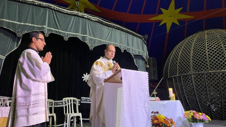 A celebra&ccedil;&atilde;o da Santa Missa no picadeiro reafirma a miss&atilde;o da Pastoral dos N&ocirc;mades de evangelizar e estar presente na vida das fam&iacute;lias itinerantes