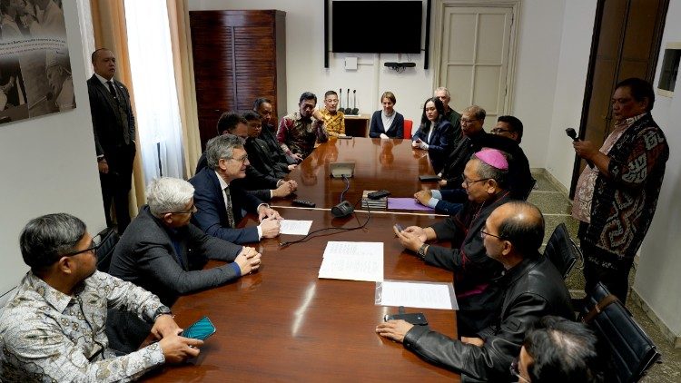 2026.03.25 इंडोनेशियाई भाषा के लिए हस्ताक्षर करते वाटिकन संचार विभाग एवं इंडोनेशिया के प्रतिनिधि