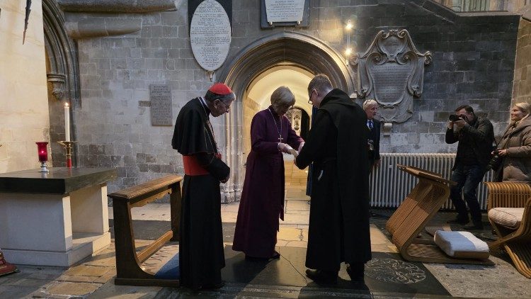 2026.03.26 2026.03.26 Cattedrale di Canterbury, Chapel of our Lady Martyrdom. Arcivescovo di Canterbury e primate della Comunione anglicana, Sarah Mullally, e il cardinale Kurt Koch, prefetto del Dicastero per la Promozione dell’Unità dei Cristiani.