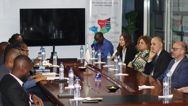 Encontro de cortesia com o Embaixador Gabriele Annis, na Reitoria da UCM