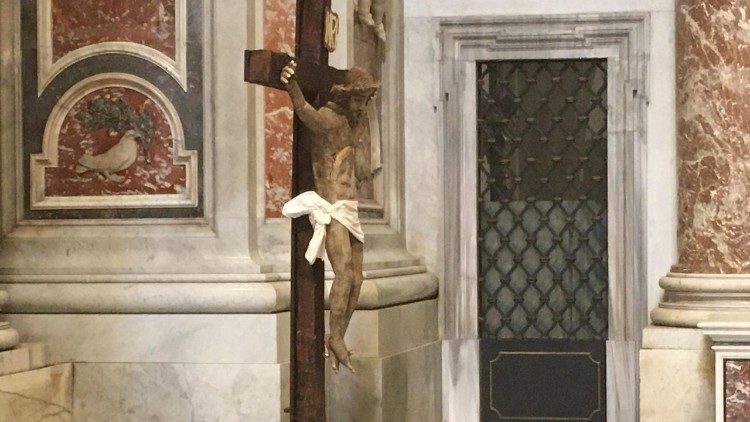 Il crocifisso di Tolmezzo esposto in San Pietro per il Giubileo dei detenuti