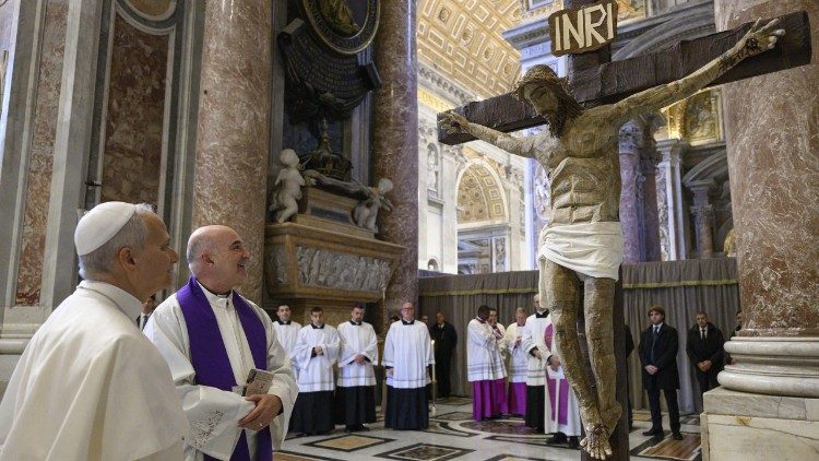 Il Crocifisso del detenuto benedetto da Papa Leone