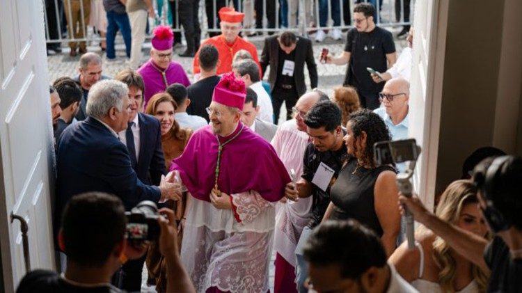 Dom Lu&iacute;s Pepeu, OFMCap, &eacute; empossado o primeiro Bispo da rec&eacute;m-criada Diocese de Baturit&eacute;