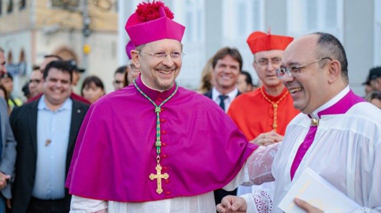 Dom Lu&iacute;s Pepeu, OFMCap, &eacute; empossado o primeiro Bispo da rec&eacute;m-criada Diocese de Baturit&eacute;