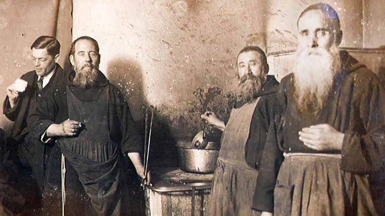 Снимки от архива на отците капуцини в България