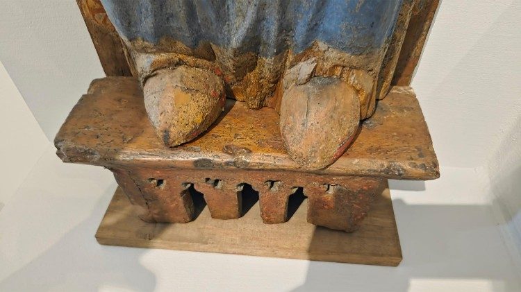 Zoccoli calzati da una Madonna abruzzese. 