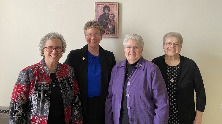 Von links nach rechts: Schwester Debra Sciano, Schwester Vicky Larson, Schwester Carol Zinn und Schwester Kathy Brazda