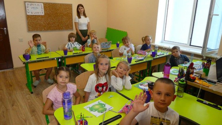 Вихованці гімназії ім. св. Івана Павла ІІ під час занять