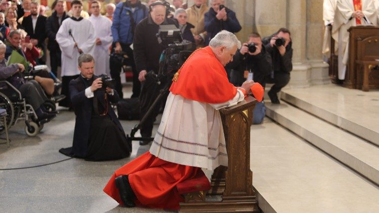 Modlitwa kard. Krajewskiego w katedrze