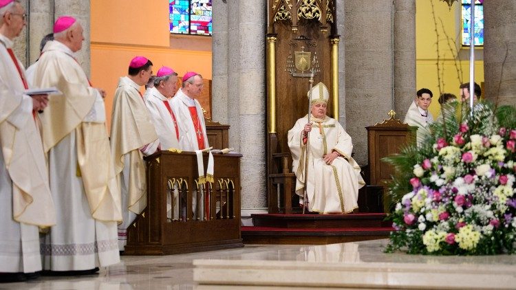 Kard. Konrad Krajewski na katedrze biskup&oacute;w ł&oacute;dzkich (Sebastian Szwajkowski)