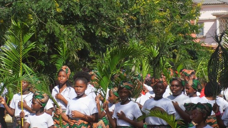 Prociss&atilde;o do Domingo de Ramos em Nampula (Mo&ccedil;ambique)