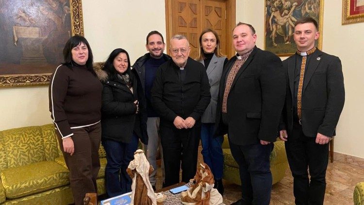 Visita dei rappresentanti di Caritas Pescara-Penne e della Caritas Kolomyia all'arcivescovo metropolita di Pescara Tommaso Valentinetti (al centro)