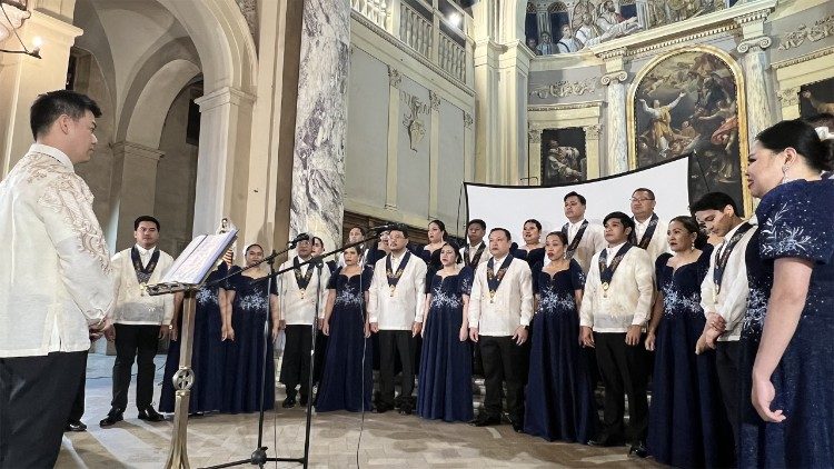 The Sinag Himig Chorale London in the Basilica di Santa Pudenziana in Rome 