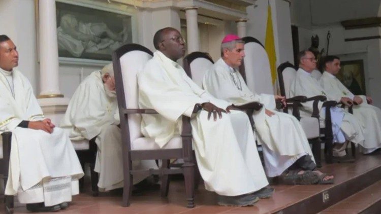 Obispos cubanos celebrando la Semana Santa