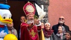 Իրանի եկեղեցիներուն մէջ Ծաղկազարդը նշուեցաւ` խաղաղութեան համար բարձրացուած աղօթքներով