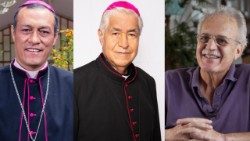 Da esquerda para a direita: dom Lizardo Estrada Herrera, dom Rogelio Cabrera López e o pesquisador brasileiro Carlos A. Nobre