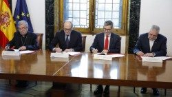 Acto de la firma del Protocolo (Foto: Defensor del Pueblo / Povedano)
