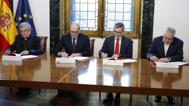 Acto de la firma del Protocolo (Foto: Defensor del Pueblo / Povedano)