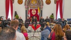 Lors de la conférence de presse conjointe du patriarche latin de Jérusalem et du Custode de Terre Sainte, mardi 31 mars 2026.