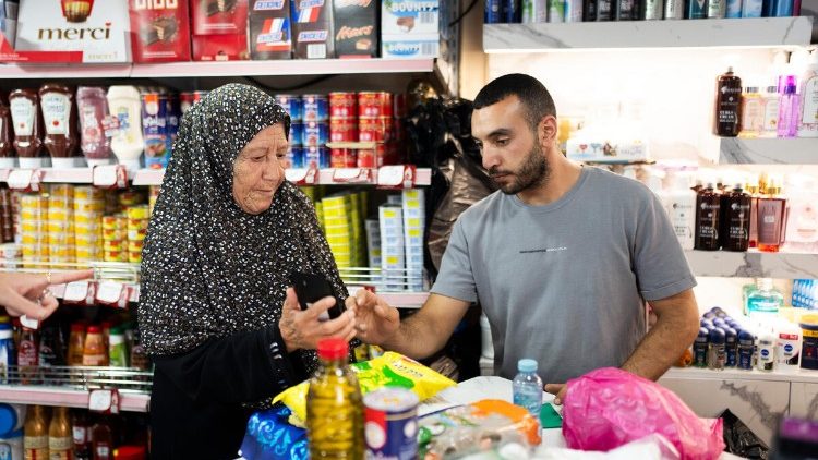 Un negozio in Cisgiordania dove vengono effettuati acquisti con i voucher  emessi dal Pam