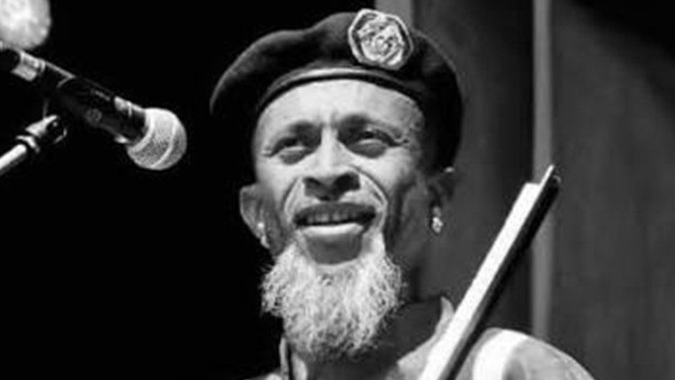 Carlos Alberto Pereira Lopes - Bino Branco, vocalista do grupo Ferro Gaita, falecido a 30/8/26 nos Estados Unidos.