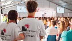 Volontari durante l'edizione 2025 del festival di Sarzana.