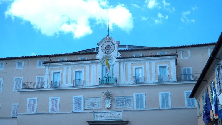 La residenza papale su piazza della Libert&agrave;, a Castel Gandolfo