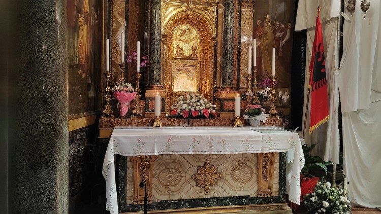 L’altare con l’immagine della Madre del Buon Consiglio a Genazzano – foto di P. Ondarza ©Vatican News