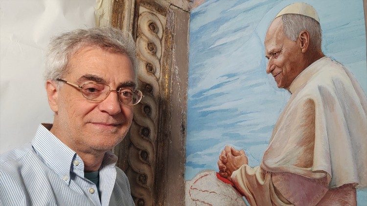 Il pittore Marco Innocenzi accanto al ritratto ad affresco di Leone XIV - foto P. Ondarza &copy;Vatican News