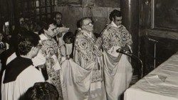 Il giovane Robert Francis Prevost, futuro Leone XIV, al Santuario di Genazzano