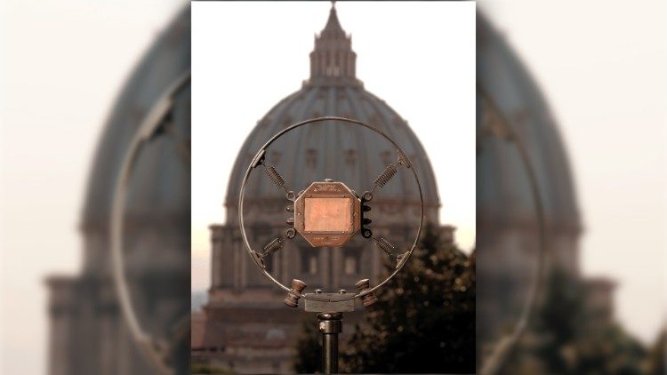 Mikrofoni i përdorur nga Papa Piu XI