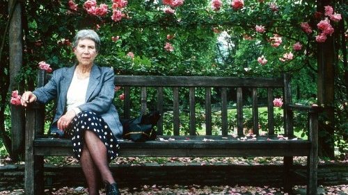 MAI DEVI DOMANDARMI di Natalia Ginzburg (2016)